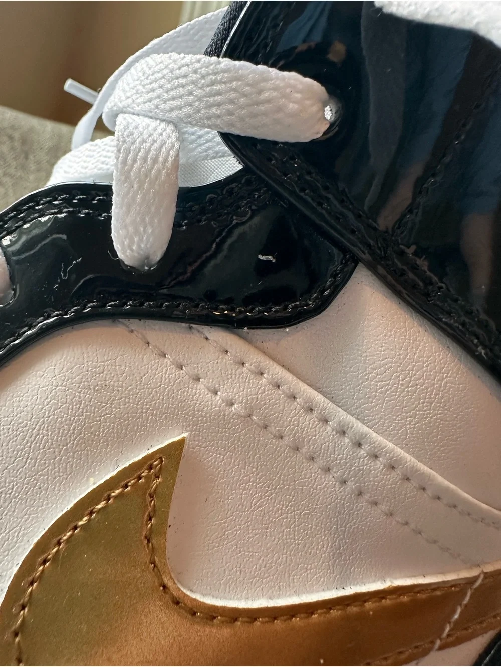 Jordan Air Jordan 1 Mid SE Black with Metallic Gold 13M